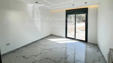 شقة في  قرب جامعة البتراء- طريق المطار (طريق&nbsp;الخدمات) - 120,000 دأ - صورة NaN